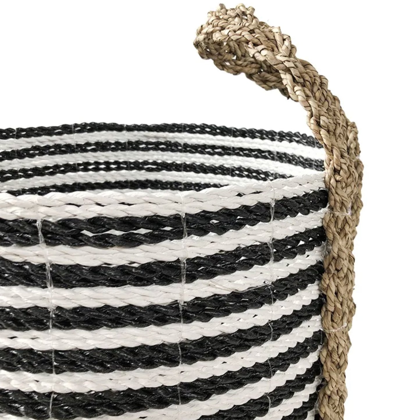 Handgefertigter Korb mit schwarz-weißen Streifen - Vandeley