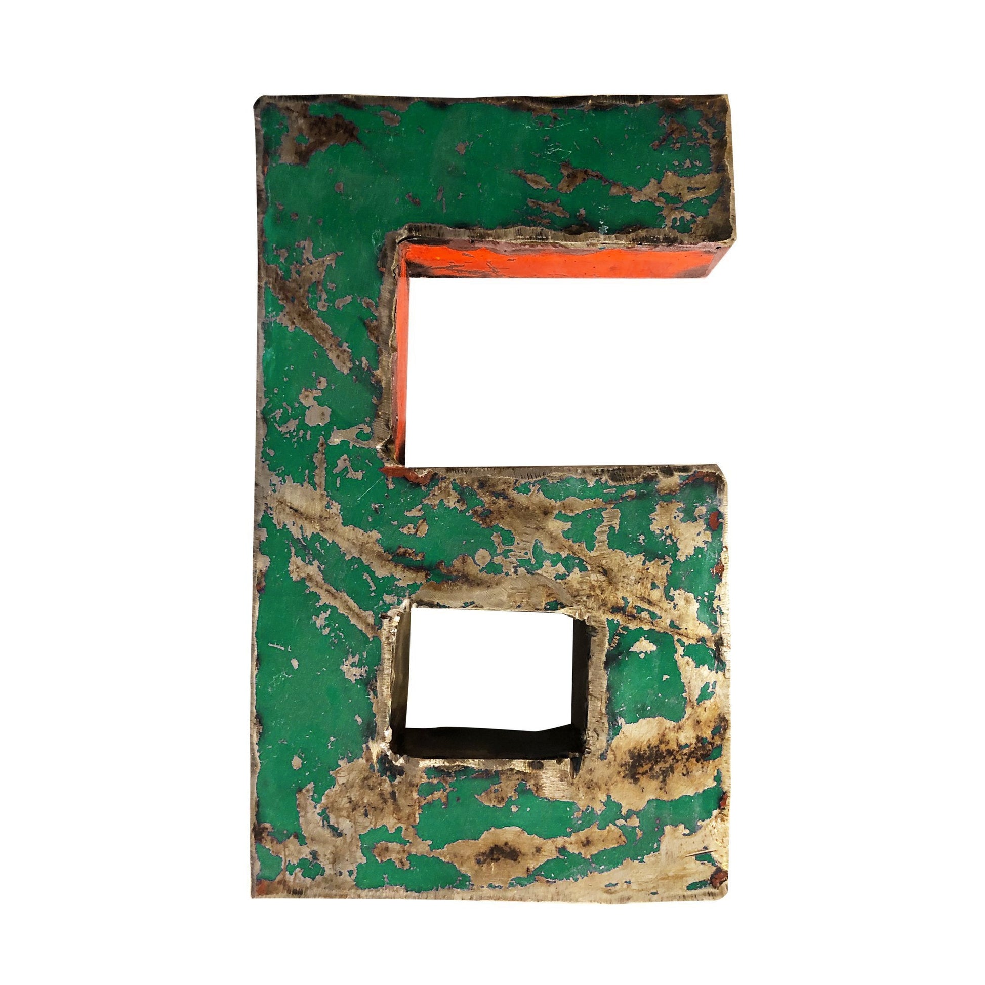 Zahlen und Buchstaben aus wiederverwertetem Metall - Vandeley